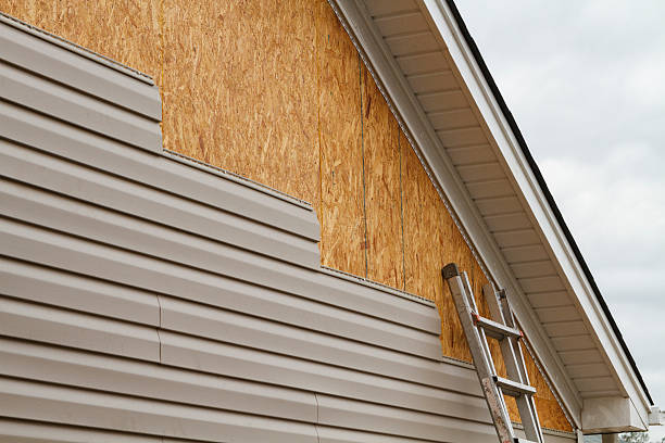 Professional Siding Contractor technician working in Pulaski, VA